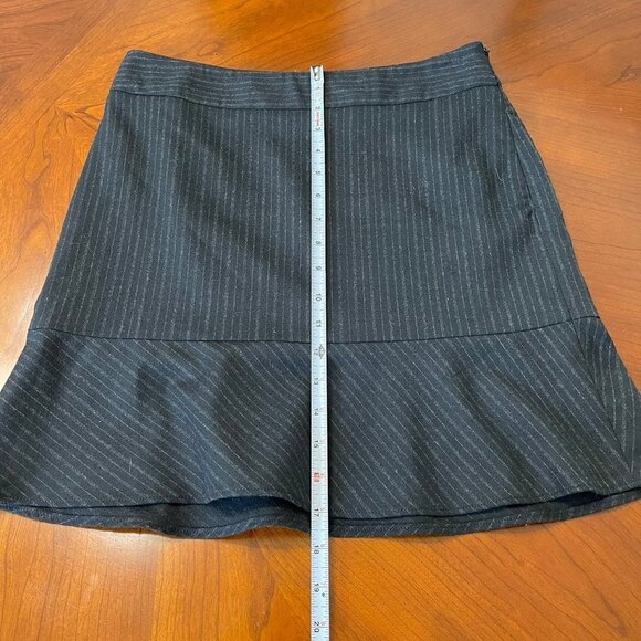 Banana Republic Stretch Mini Skirt. Size 2. Wool Mini Black Gray Striped. - Picture 5 of 7